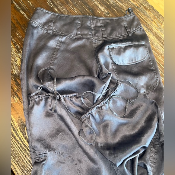 100% Silk Genie pants with Asian style embroidery - Picture 6 of 11